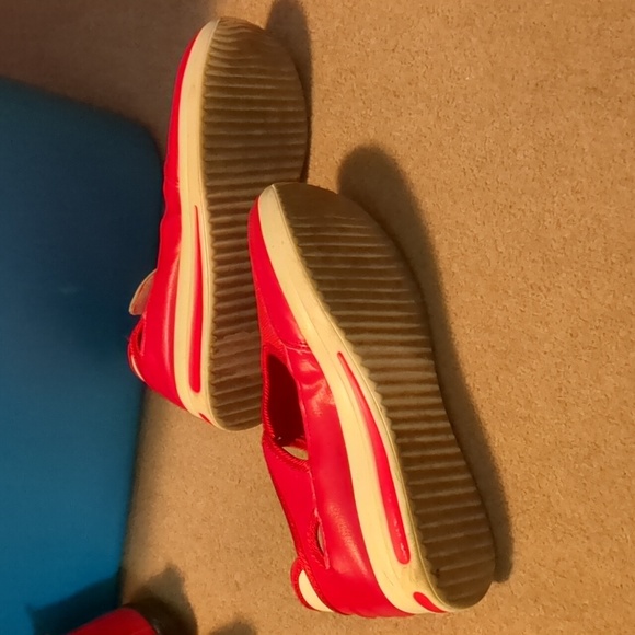 Fashion - Picture 2 of 2